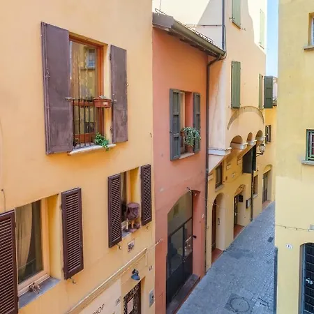 Golden By Bologna