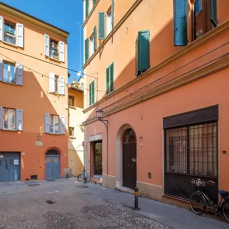 Golden By Bologna