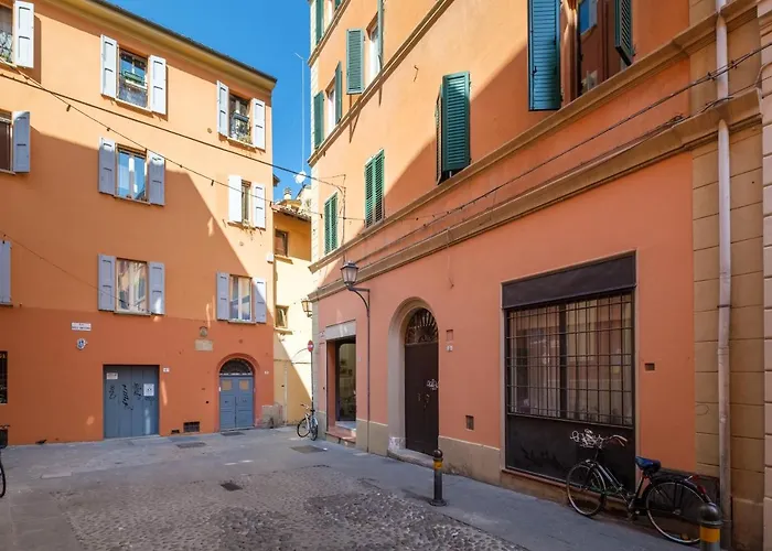 Golden By بولونيا